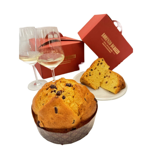 Panettone Pere e Cioccolato 600 g su sfondo bianco